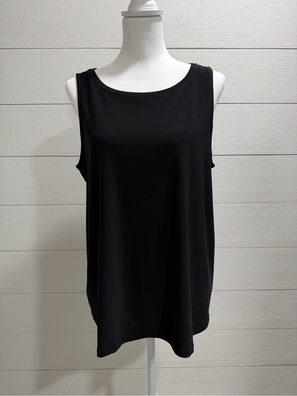 Dennis Basso Black Sleeveless Scoop Neck Tank